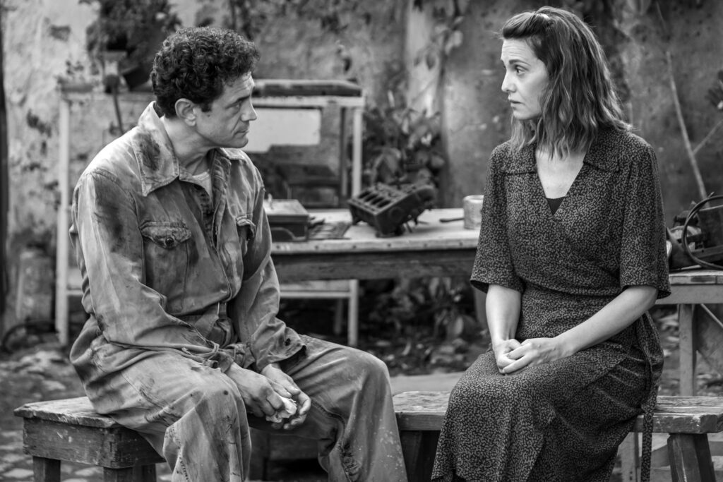 C'è ancora domani, primo film di Paola Cortellesi alla regia: fotogramma con Vinicio Marchioni